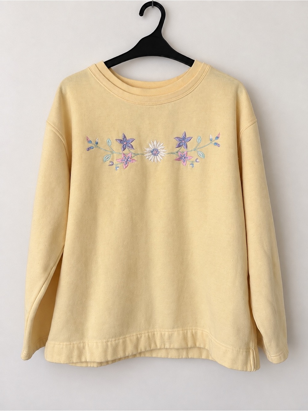 Women's Cream Floral Embroidered Crewneck Sweatshirt